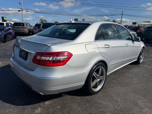 Used 2011 Mercedes-Benz E 550 4MATIC Sedan image 3