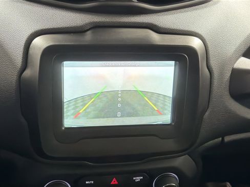 Used 2019 Jeep Renegade Latitude image 19