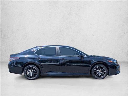 Used 2024 Toyota Camry SE FWD image 4