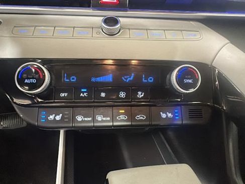 Certified 2023 Hyundai Elantra Limited FWD image 23