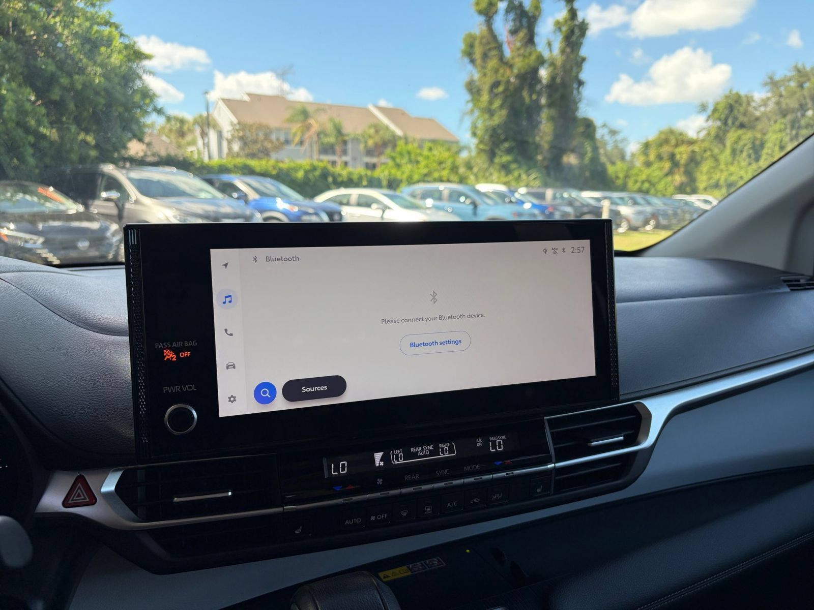 Used 2025 Toyota Sienna XLE FWD image 19