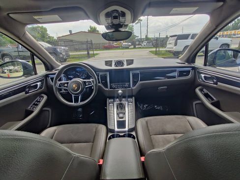Used 2018 Porsche Macan AWD/4WD image 26