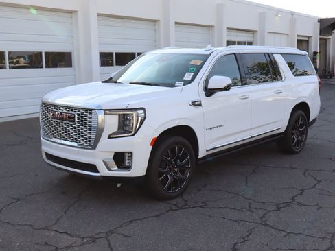 Used 2024 GMC Yukon XL Denali AWD/4WD image 5