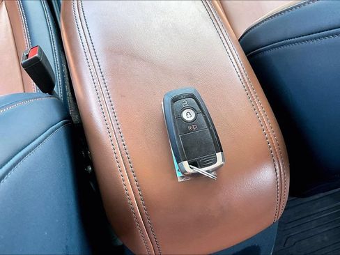 Used 2022 Ford Maverick Lariat FWD image 11