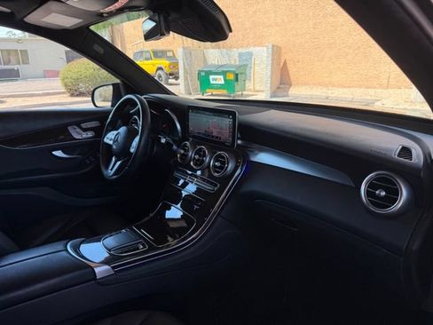 Used 2020 Mercedes-Benz GLC 300 image 24