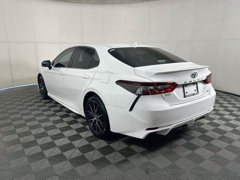 Used 2024 Toyota Camry SE w/ Convenience Package FWD image 5
