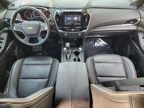 Used 2023 Chevrolet Traverse Premier FWD image 27