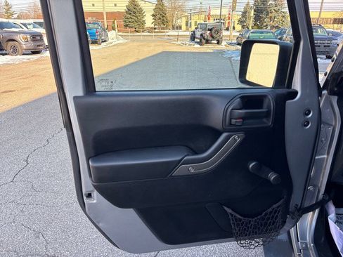 Used 2014 Jeep Wrangler Unlimited Sport image 9