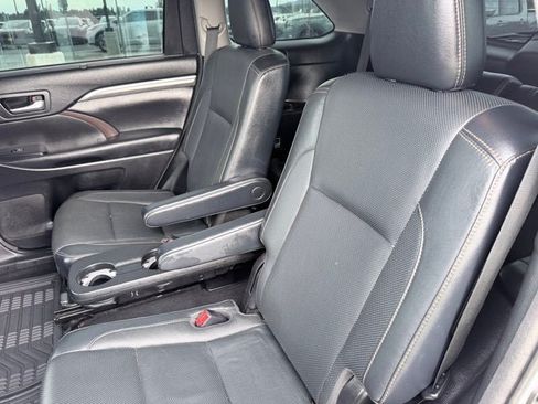 Used 2018 Toyota Highlander Limited Platinum AWD/4WD image 22
