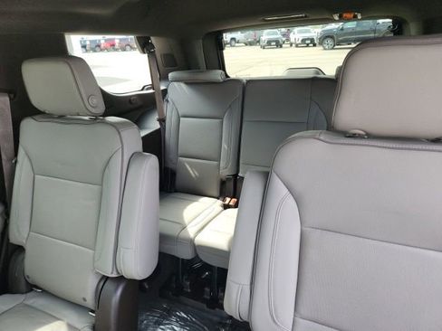 Used 2021 GMC Yukon SLT w/ SLT Luxury Package AWD/4WD image 12