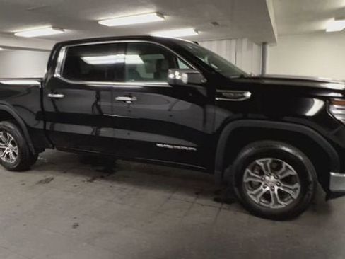 Used 2025 GMC Sierra 1500 SLT image 2