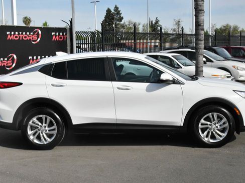 Used 2025 Buick Envista Preferred image 9