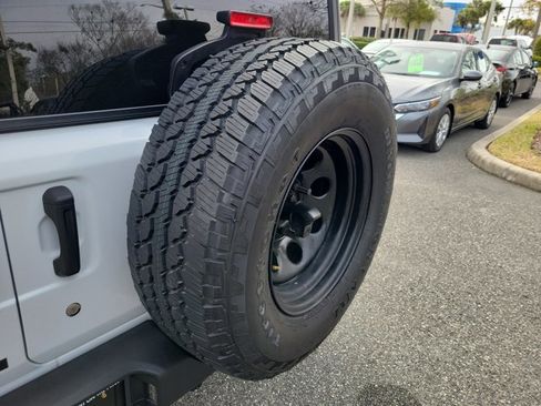 Used 2019 Jeep Wrangler Sport image 7