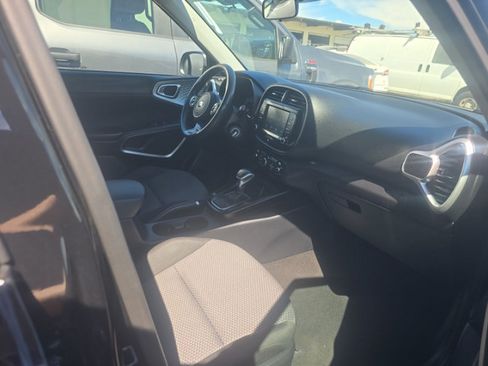 Used 2020 Kia Soul LX FWD image 12
