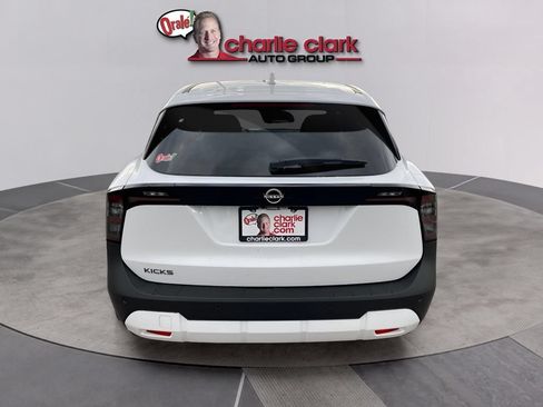 Used 2026 Nissan Kicks SV FWD image 4