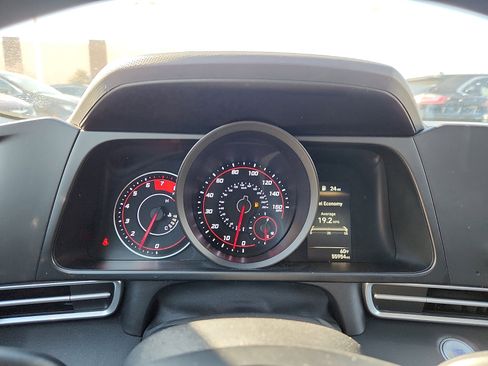 Used 2023 Hyundai Elantra SEL image 17