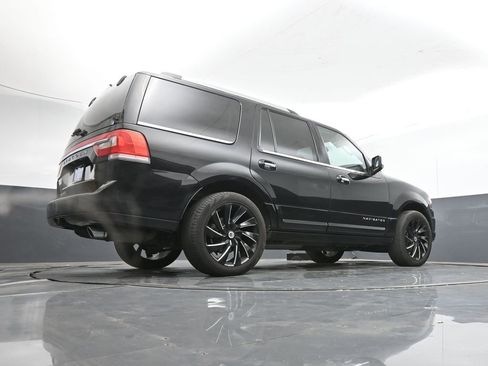 Used 2017 Lincoln Navigator Select image 42