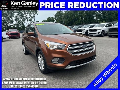 Used 2017 Ford Escape SE FWD image 1