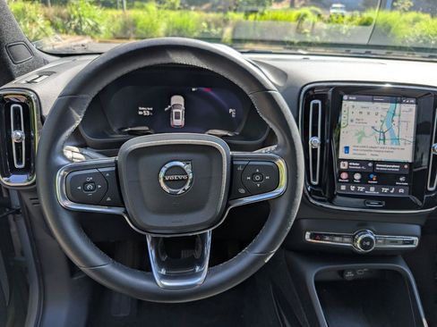 Used 2023 Volvo XC40 Recharge Ultimate AWD/4WD image 17