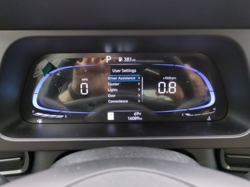 Used 2025 Hyundai Elantra Sport FWD image 17