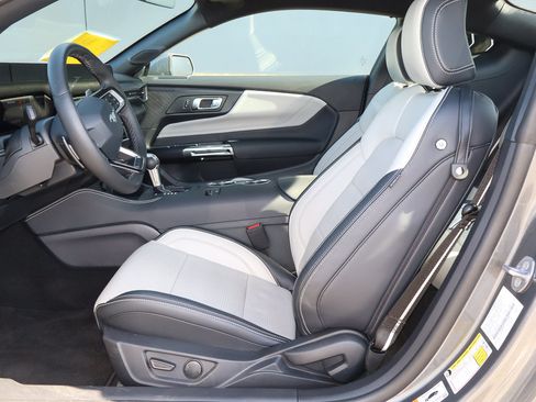 Used 2025 Ford Mustang GT Premium RWD image 7