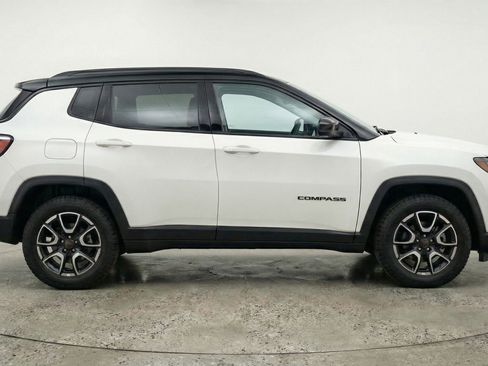 Used 2025 Jeep Compass Trailhawk AWD/4WD image 11