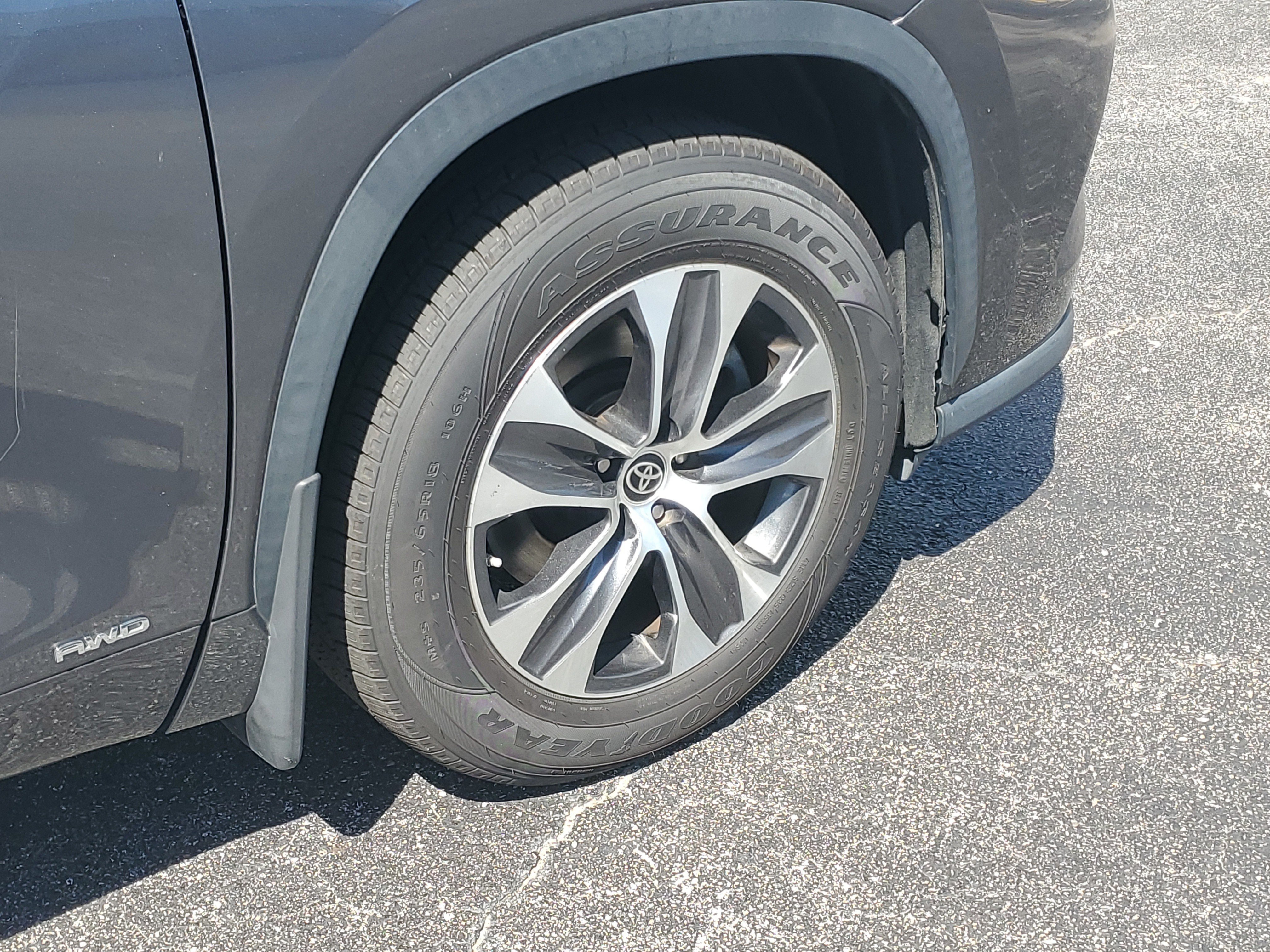 Certified 2021 Toyota Highlander XLE AWD/4WD image 7