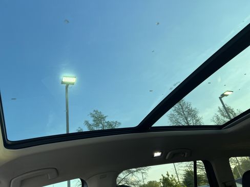 Certified 2024 Volkswagen Atlas SE w/ Panoramic Sunroof Package image 25