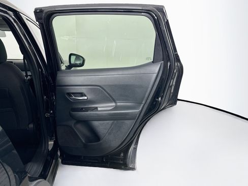 Used 2025 Nissan Kicks SV AWD/4WD image 27