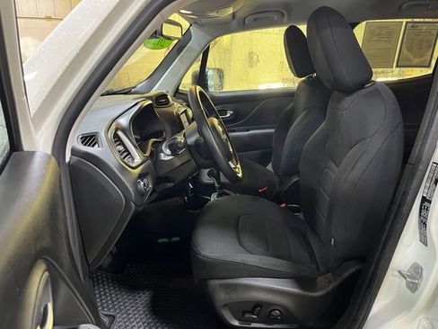 Used 2022 Jeep Renegade Latitude w/ Convenience Group AWD/4WD image 15