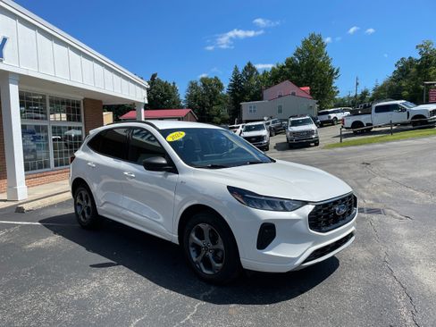 Certified 2024 Ford Escape ST-Line w/ Tech Pack #1 AWD/4WD image 3
