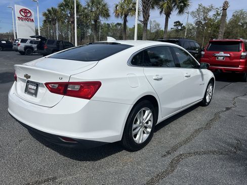 Used 2017 Chevrolet Malibu LT w/ Leather Package image 10