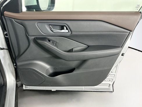 Used 2023 Nissan Rogue SV w/ SV Premium B Package FWD image 18