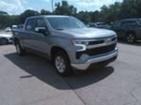 Used 2025 Chevrolet Silverado 1500 LT RWD image 3