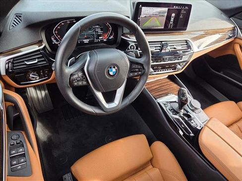 Used 2023 BMW 530i w/ Convenience Package image 10