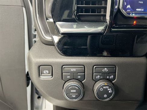 Used 2025 Chevrolet Silverado 1500 LT image 18