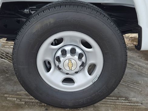 Used 2025 Chevrolet Express 2500 w/ Driver Convenience Package image 11