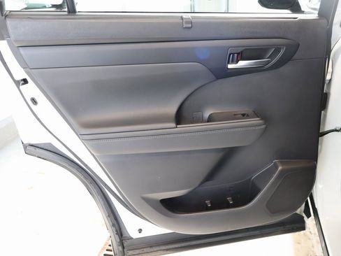 Used 2022 Toyota Highlander XSE image 24