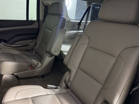Used 2019 Chevrolet Suburban LT w/ LT Signature Package AWD/4WD image 15