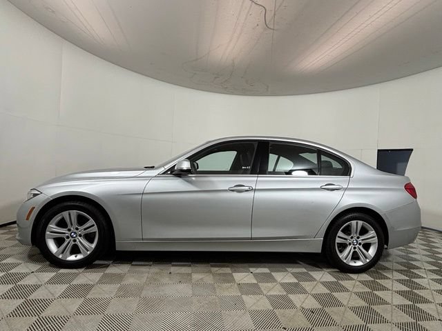 Used 2017 BMW 330i xDrive Sedan AWD/4WD image 4
