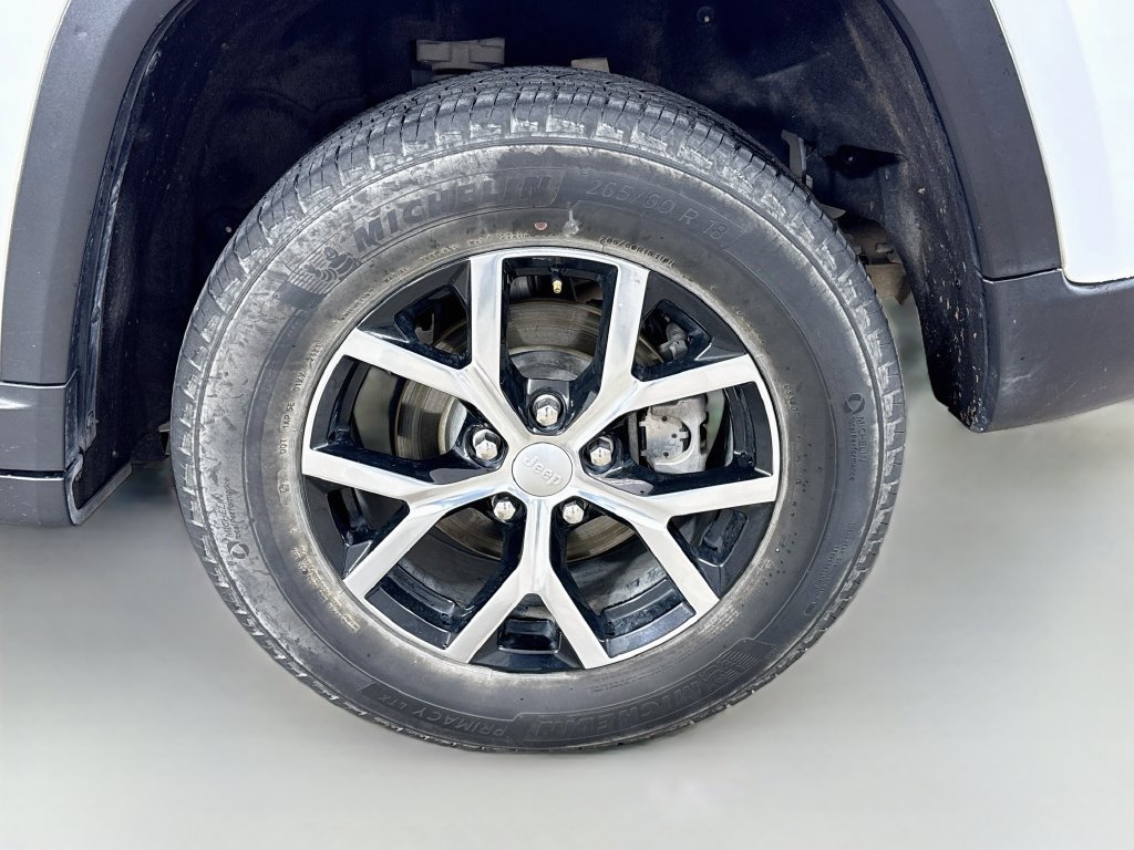 Used 2023 Jeep Grand Cherokee Limited RWD image 32