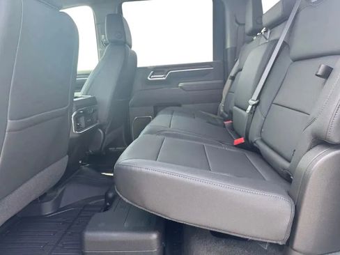 Used 2020 Chevrolet Silverado 1500 Custom w/ Custom Value Package image 17