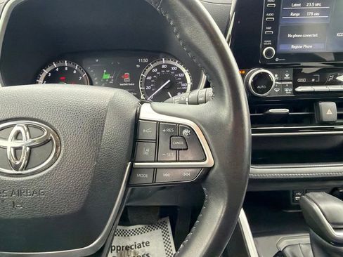 Used 2022 Toyota Highlander XLE AWD/4WD image 13