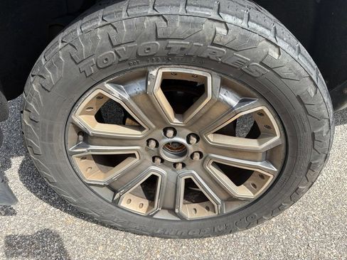 Used 2018 GMC Sierra 1500 SLT AWD/4WD image 3