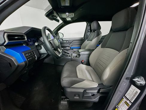 Used 2025 Toyota Tacoma TRD Off-Road image 13