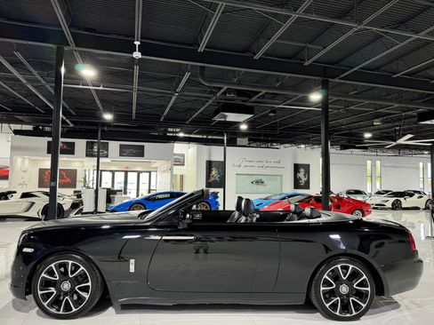 Used 2017 Rolls-Royce Dawn image 3