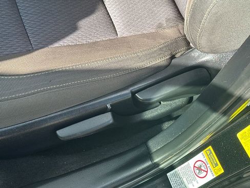 Used 2015 Toyota Corolla LE image 40