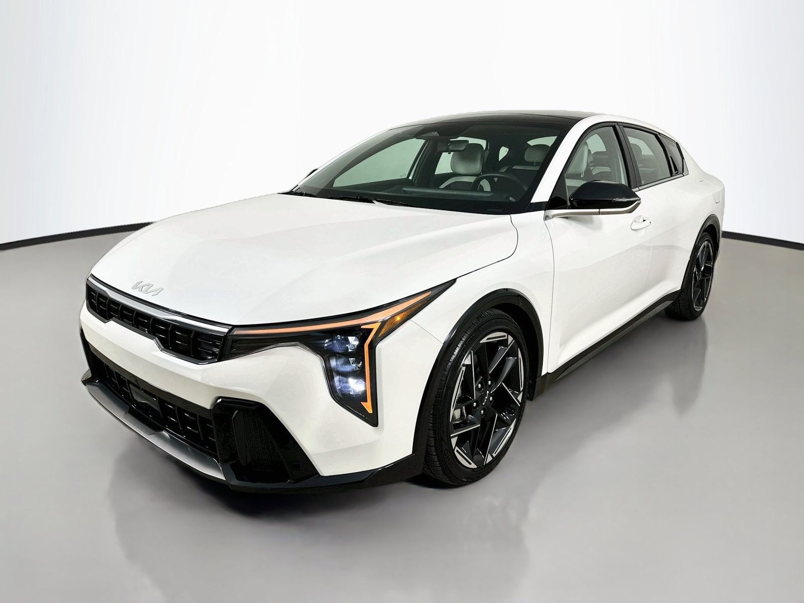 Used 2025 Kia K4 GT-Line w/ GT-Line Premium Package FWD image 1