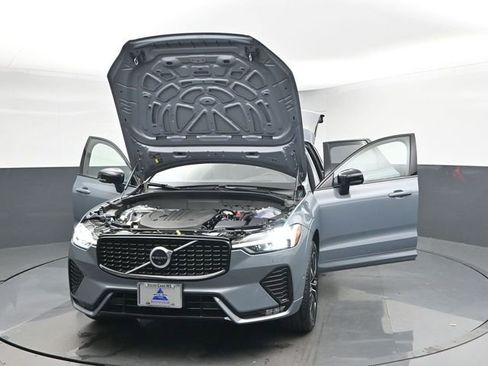 Used 2023 Volvo XC60 B5 Ultimate w/ Climate Package image 55