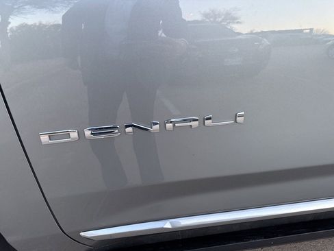 Used 2023 GMC Yukon XL Denali w/ Denali Reserve Package image 6